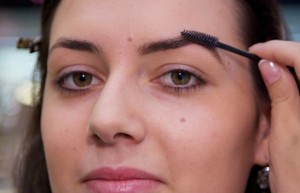 Brossage des sourcils